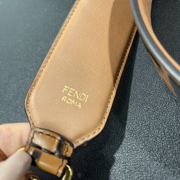 Fendi Runway Shopper Tote with Fendi Strap (JB1372) - Picture 4 of 14